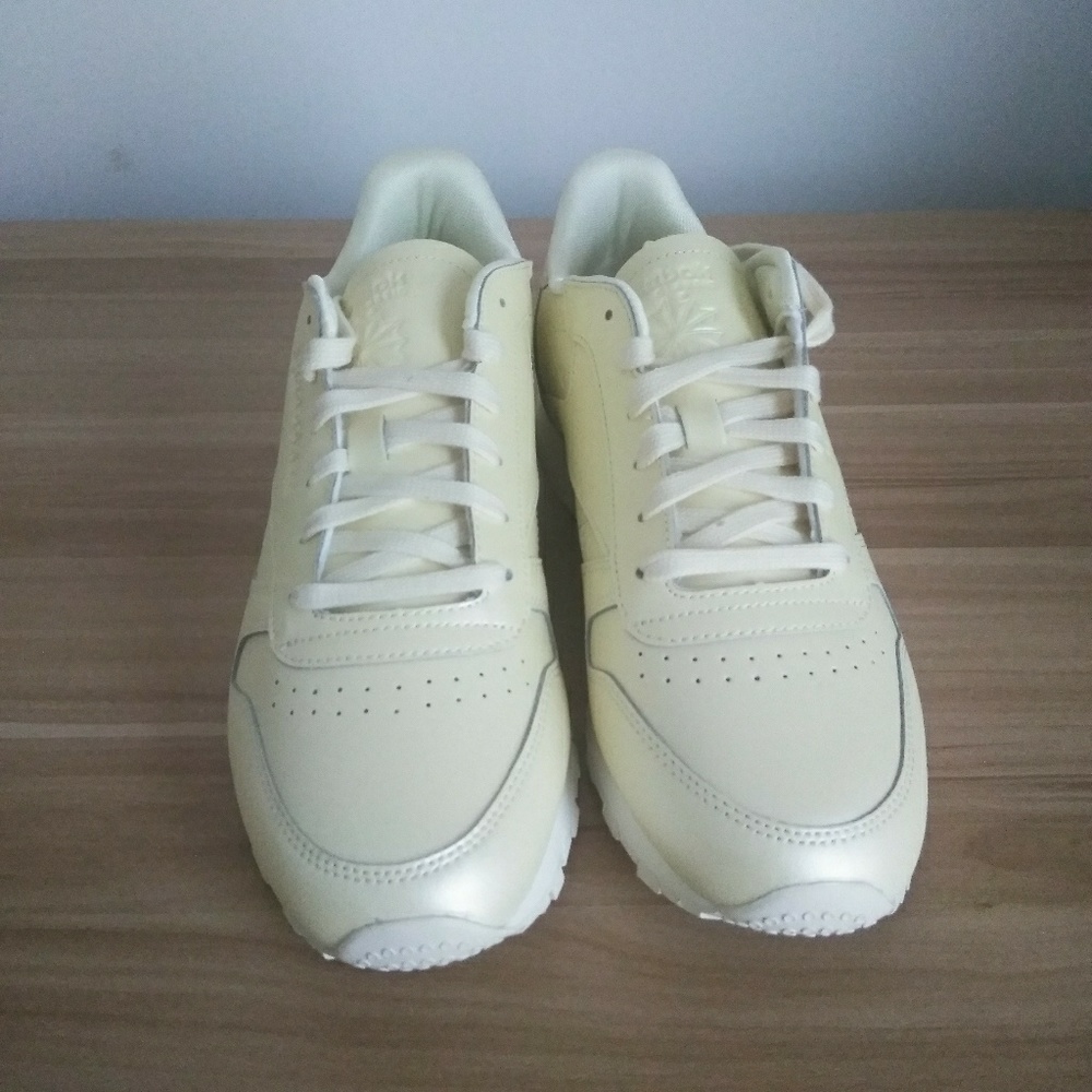 Women Classic Reebok Classics